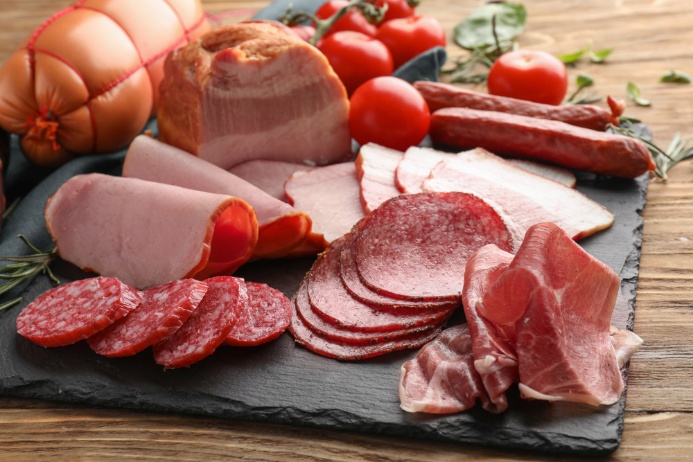 Assortment,Of,Delicious,Deli,Meats,On,Slate,Plate