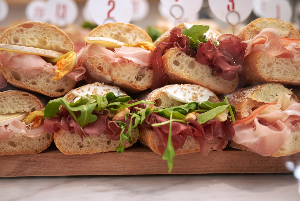 Assorted,Sandwiches,In,A,Bar
