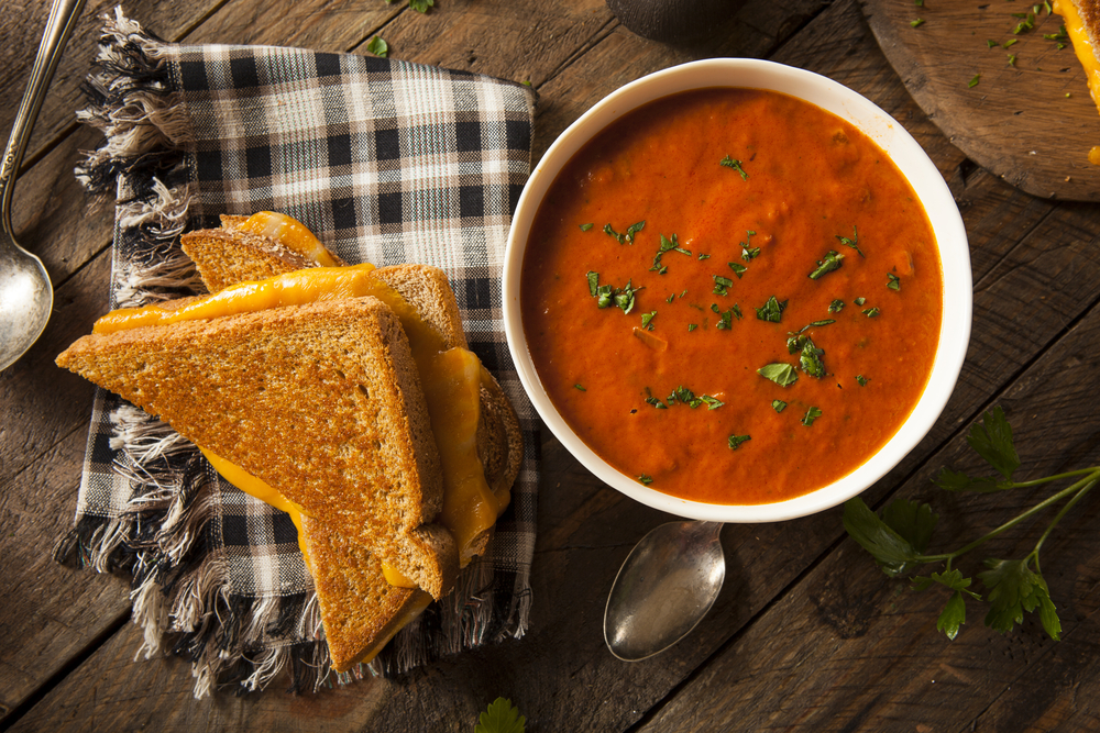 Homemade,Grilled,Cheese,With,Tomato,Soup,For,Lunch