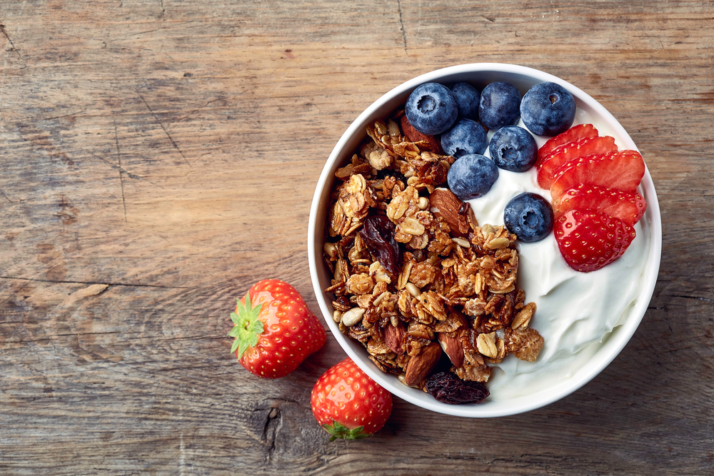 Bowl,Of,Homemade,Granola,With,Yogurt,And,Fresh,Berries,On